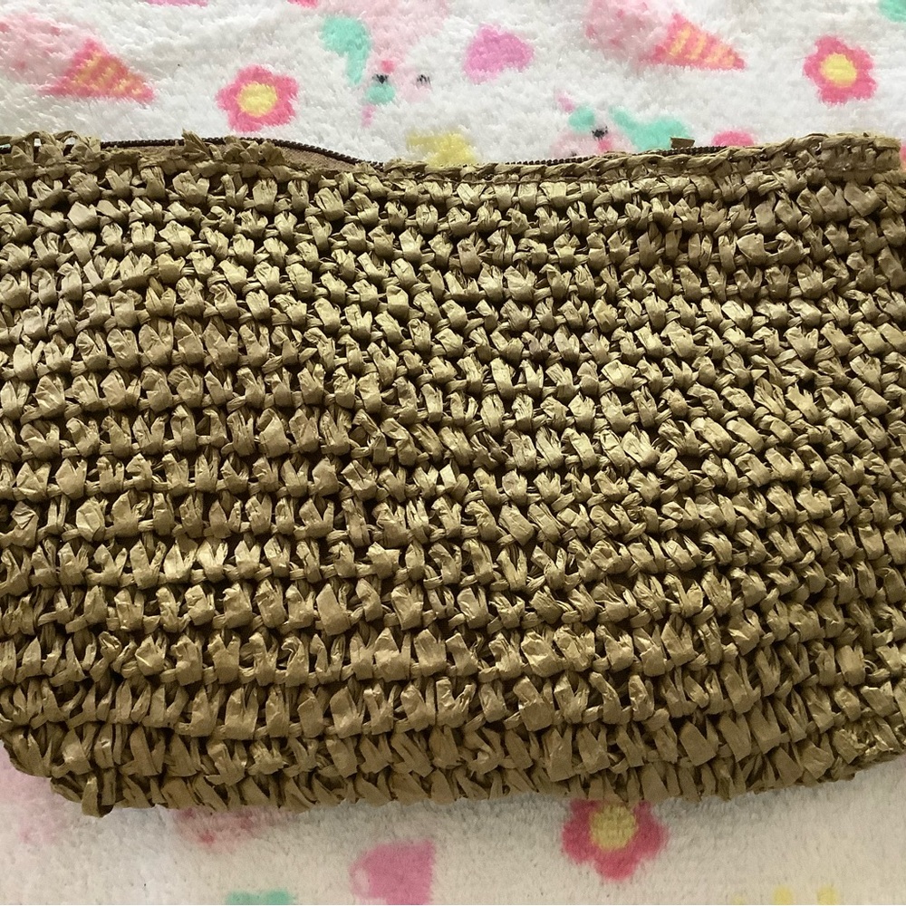 Old navy raffia clutch - Picture 3 of 5